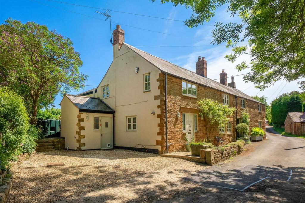 Main image of property: Peacock Lane, Tysoe, Warwick
