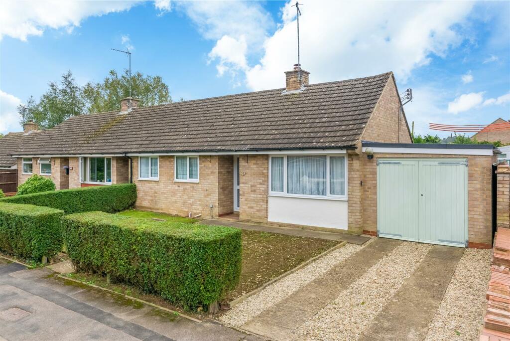 2 bedroom semidetached bungalow for sale in Jeffs Close, Lower Brailes