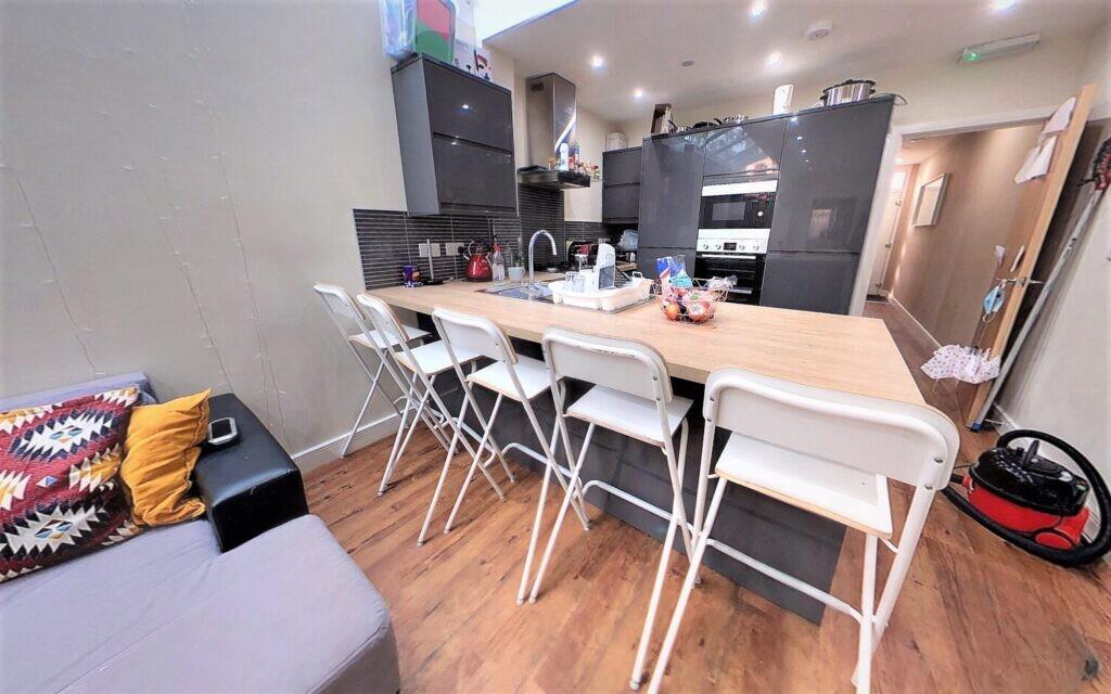 Main image of property: 211 Dawlish Road, Selly Oak, Birmingham, B29 7AS