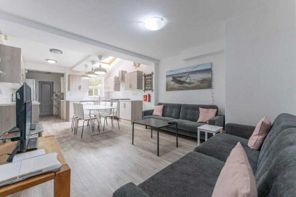 Main image of property: Teignmouth Road, Selly Oak, Birmingham, B29 7AX