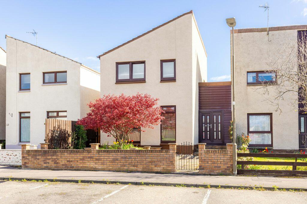 3 bedroom end of terrace house for sale in 16 Carlaverock Crescent