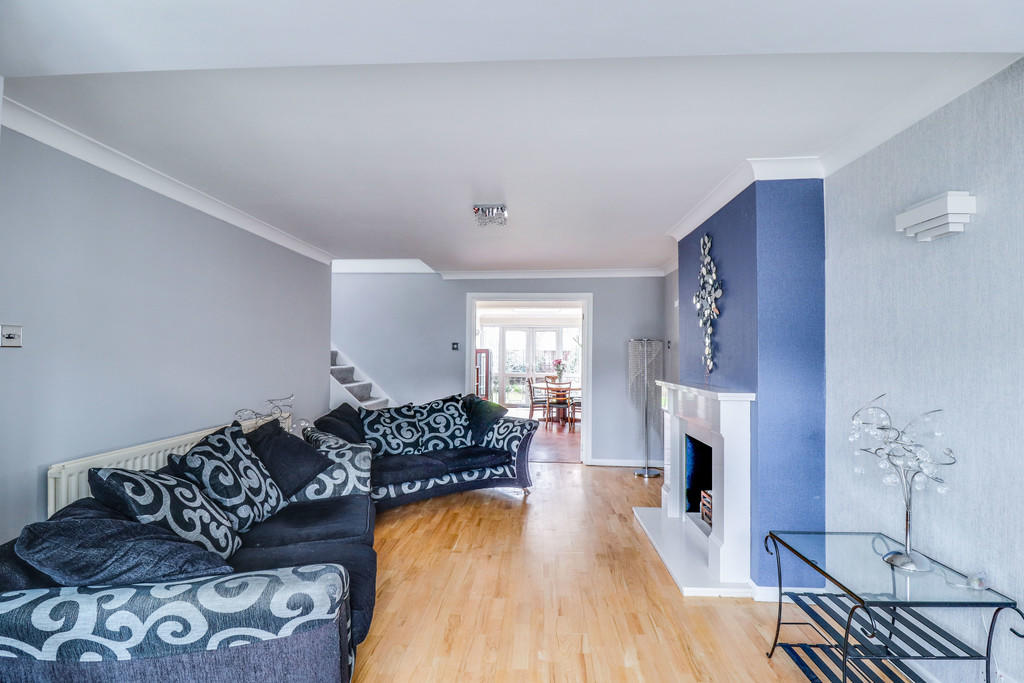 4 bedroom semidetached house for sale in Grassmere Road, Hornchurch, RM11
