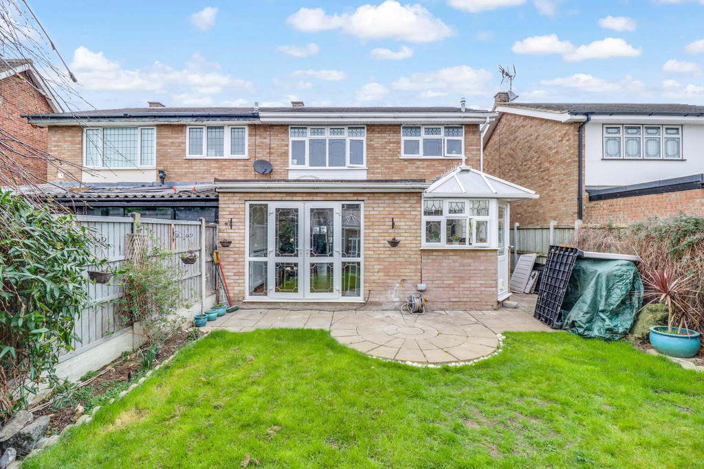 4 bedroom semidetached house for sale in Grassmere Road, Hornchurch, RM11