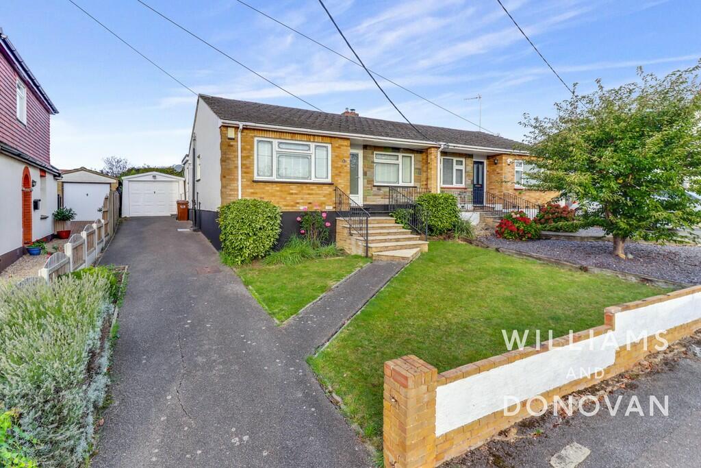2 bedroom semidetached bungalow for sale in Avondale Road, South