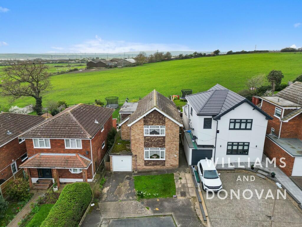 3 bedroom detached house for sale in Shorefields, South Benfleet, SS7
