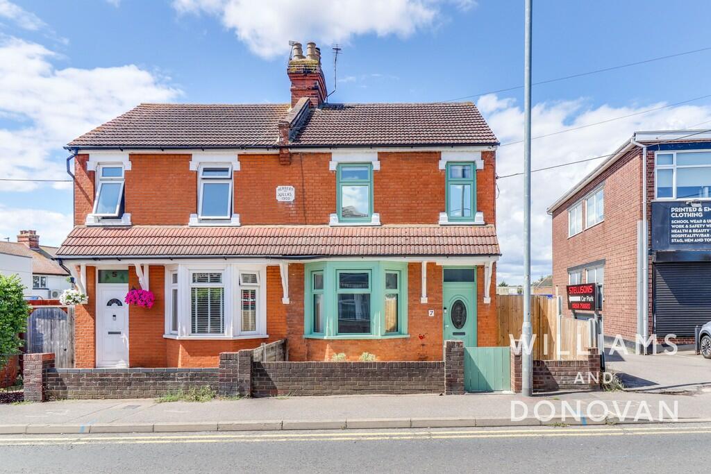 2 bedroom semidetached house for sale in Kents Hill Road, South