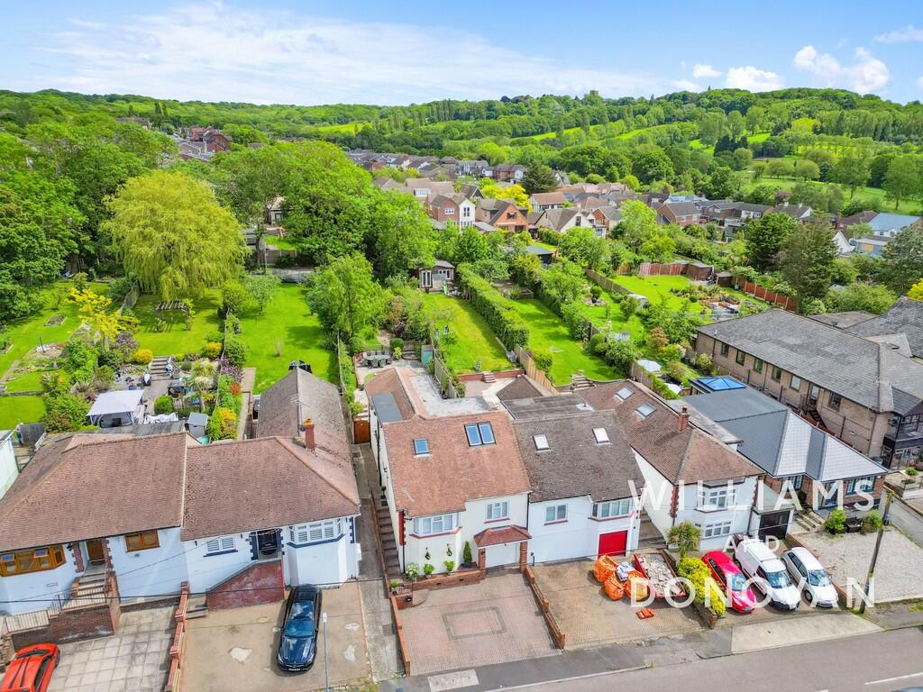 3 bedroom semidetached house for sale in Thundersley Park Road, South Benfleet, SS7