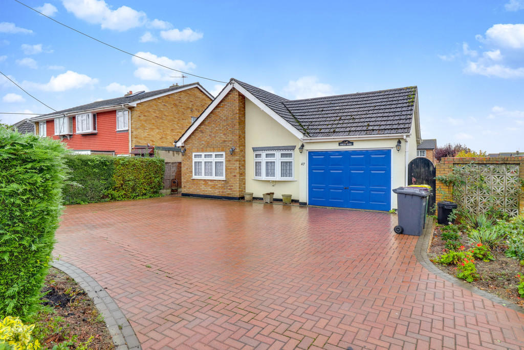 3 bedroom detached bungalow for sale in Rawreth Lane, Rayleigh, SS6