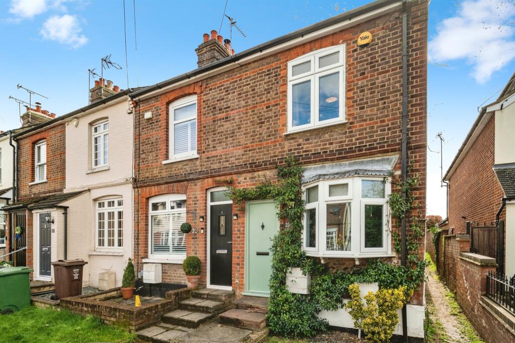 2 bedroom end of terrace house for sale in Seaton Road, London Colney, St. Albans, AL2