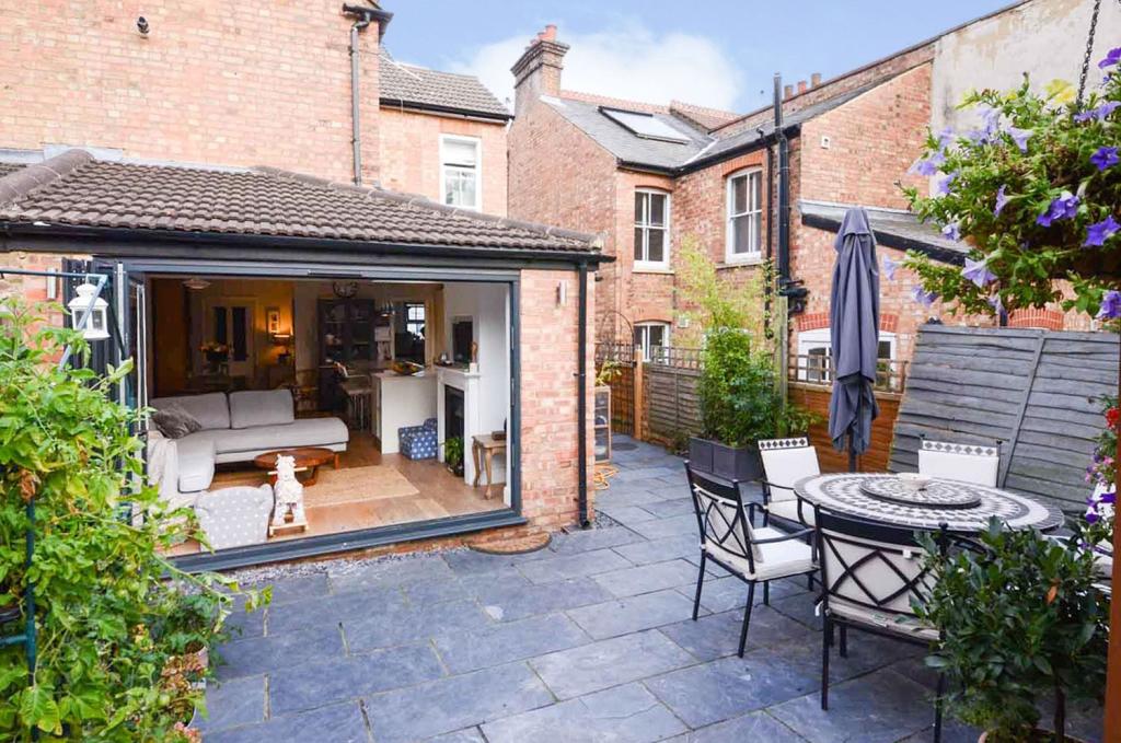 3 bedroom end of terrace house for sale in Warwick Road, St. Albans, AL1