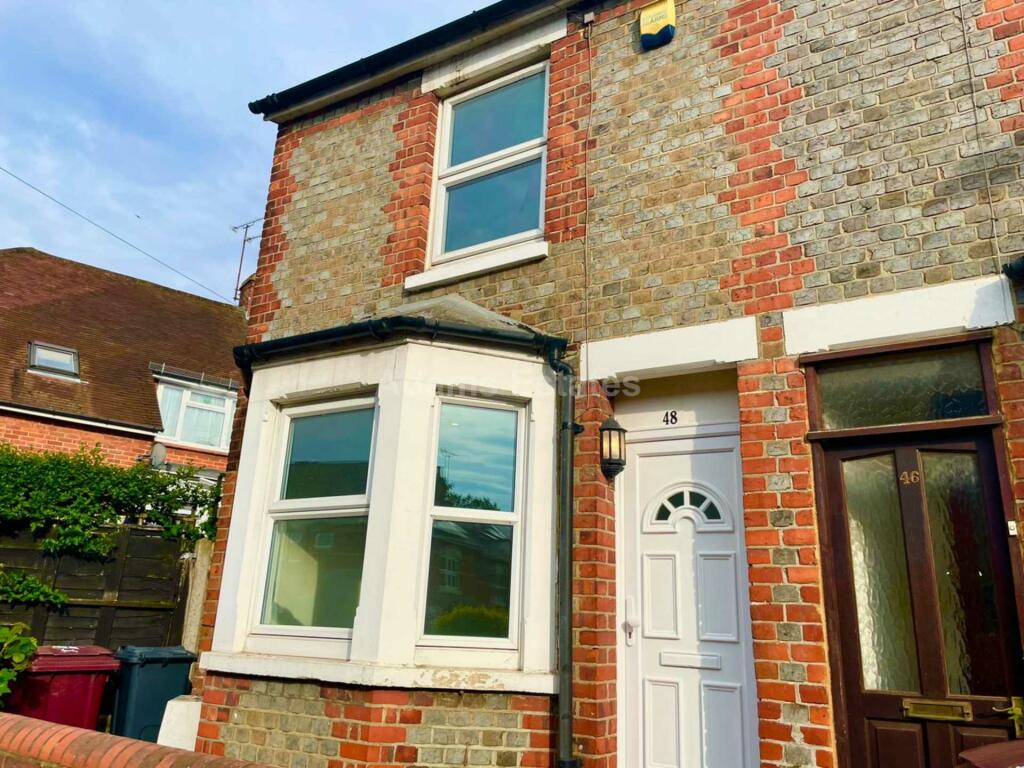 3 bedroom end of terrace house for rent in Brighton Road, Reading, RG6