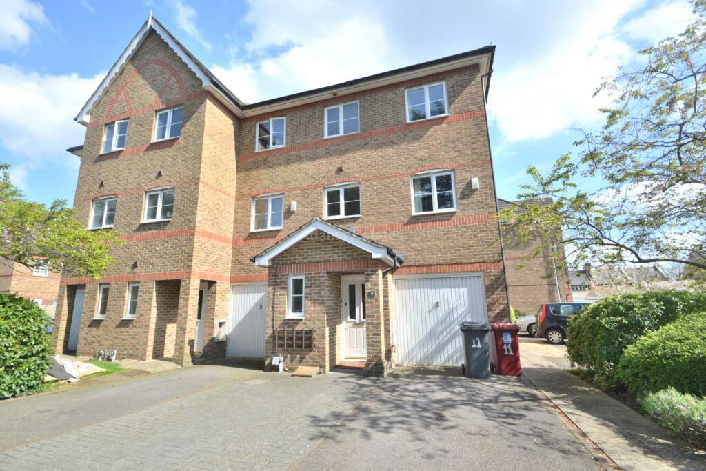 4 bedroom town house for rent in Cintra Close, Reading, RG2