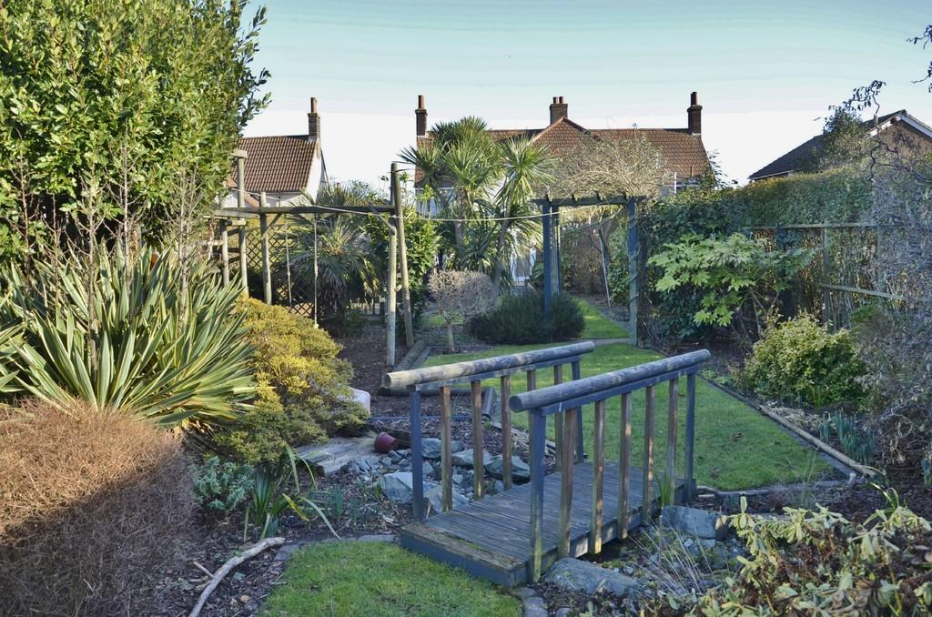 3 bedroom semidetached house for sale in Grange Road, Felixstowe, IP11