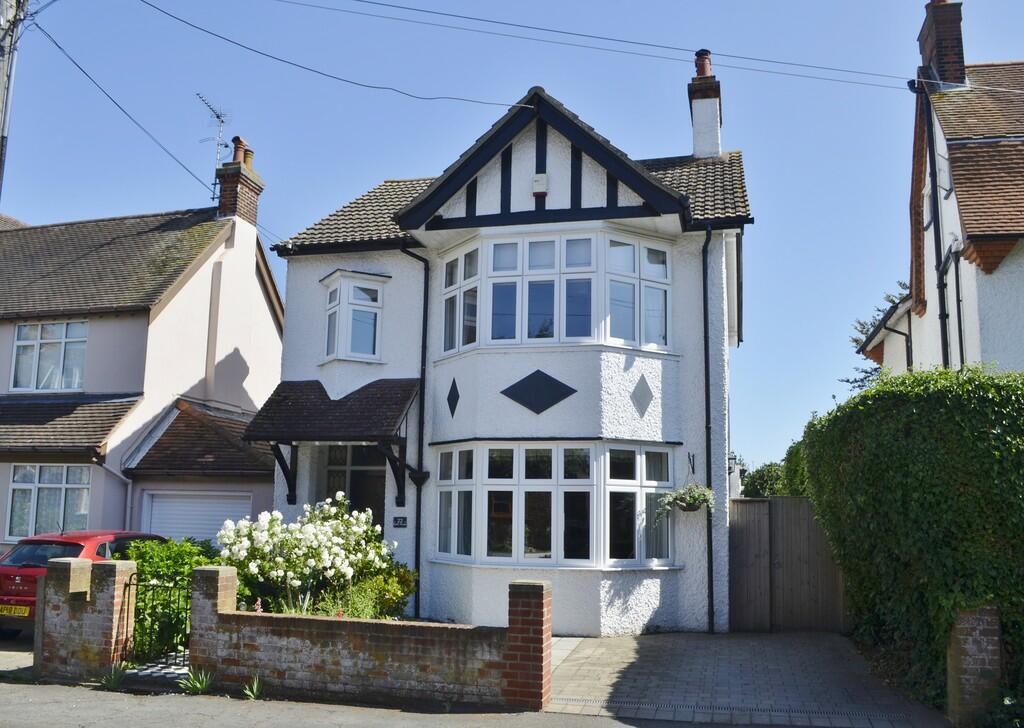 4 bedroom detached house for sale in Bath Road, Felixstowe, IP11