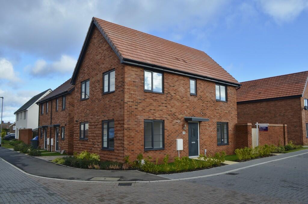3 bedroom detached house for sale in Oak Tree Drive, Trimley St. Martin