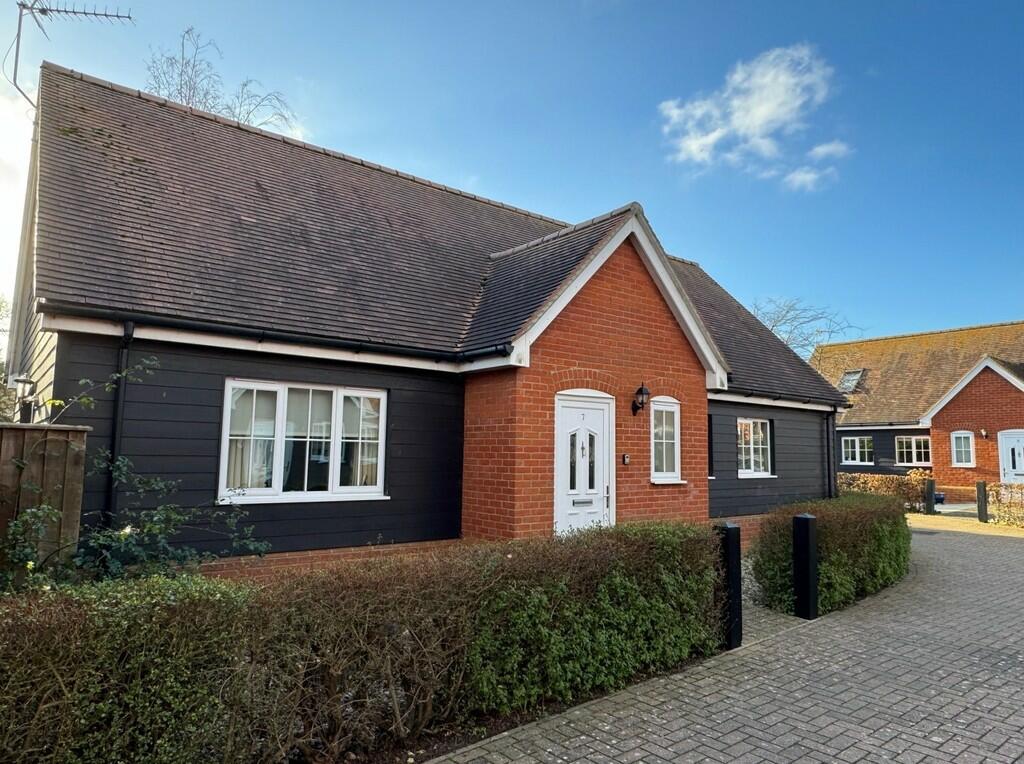 3 bedroom chalet for sale in Old Hall Close, Felixstowe, IP11