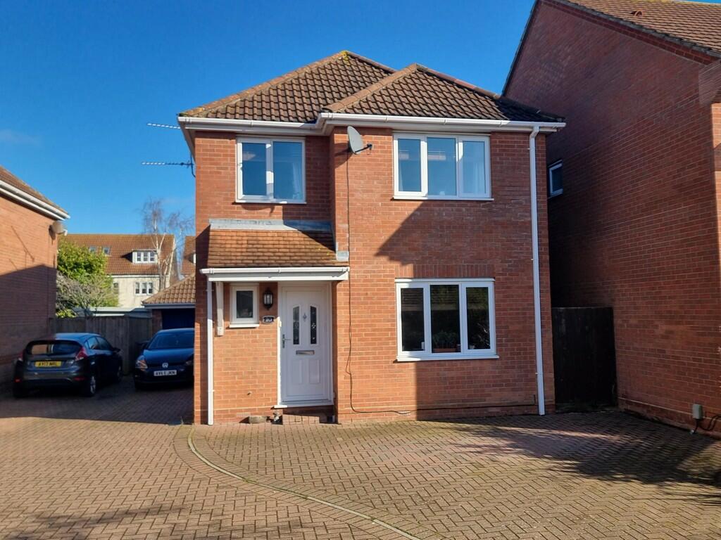 4 bedroom detached house for sale in Eastland Court, Trimley St. Mary