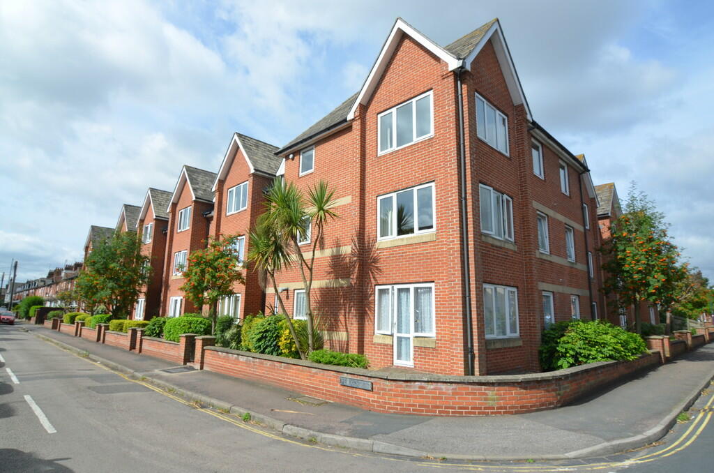 2 bedroom ground floor flat for sale in Homeorr House, Felix Road