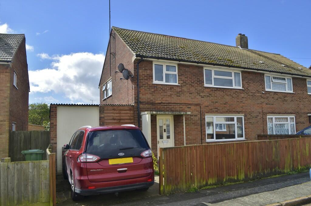 3 bedroom semidetached house for sale in Elizabeth Way, Felixstowe, IP11