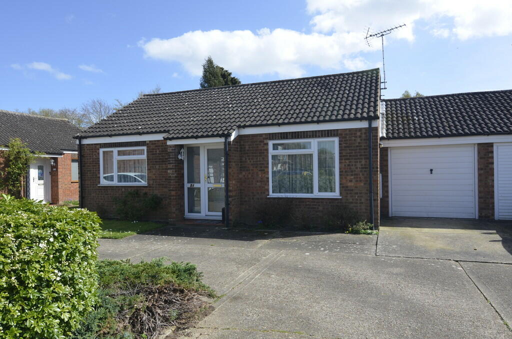 2 bedroom detached bungalow for sale in Trimley St. Martin, Felixstowe