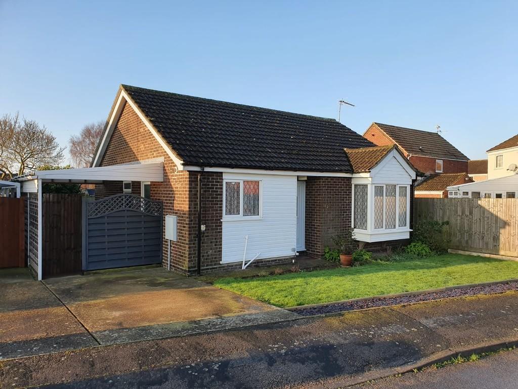 2 bedroom detached bungalow for sale in Farriers Went, Trimley St. Mary