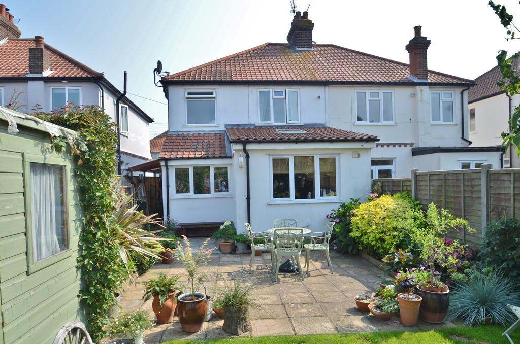 3 bedroom semidetached house for sale in Looe Road, Felixstowe, IP11