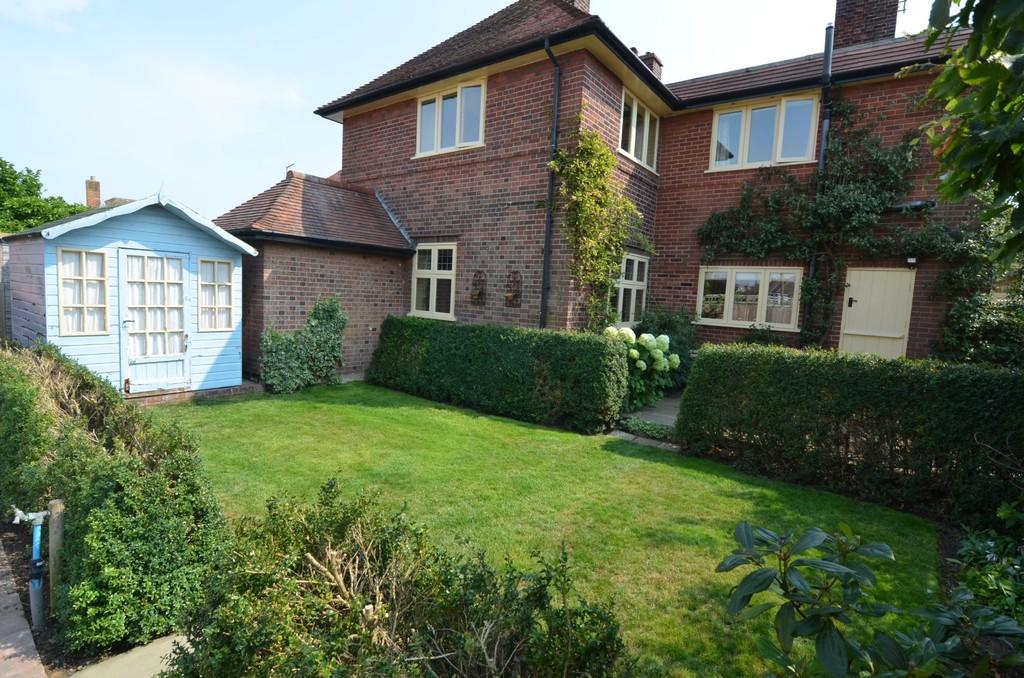5 bedroom detached house for sale in Crescent Road, Felixstowe, IP11