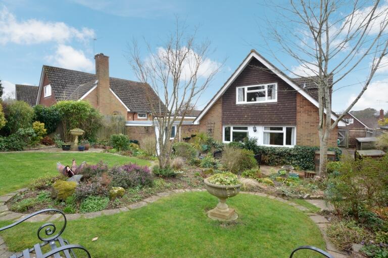 4 bedroom house for sale in The Millbank, Ifield, RH11