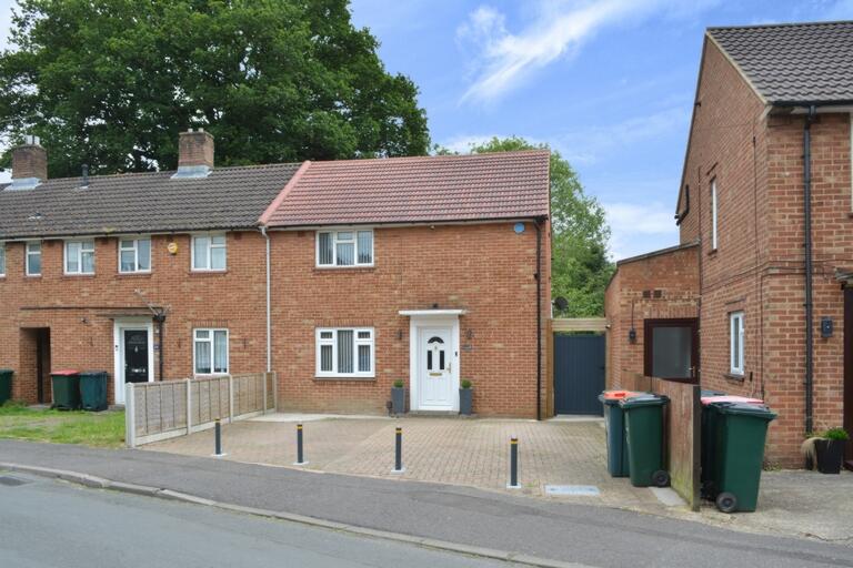 2 bedroom house for sale in Bramber Close, Northgate, RH10