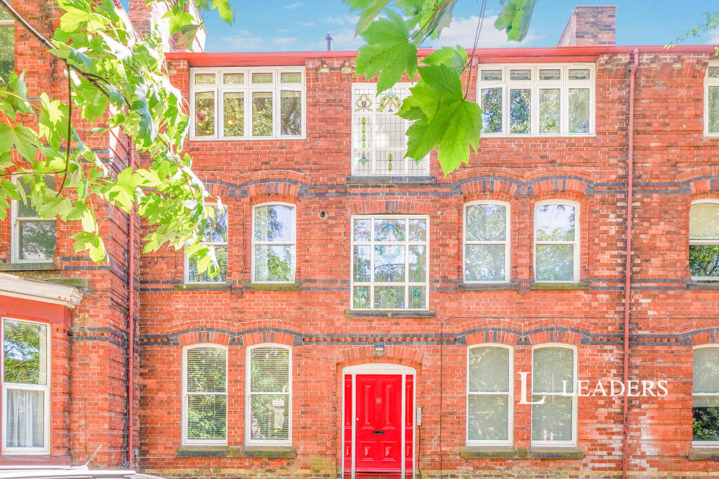 Main image of property: Park Terrace,L22