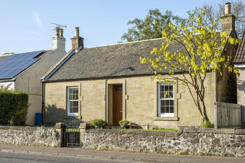 4 bedroom detached house for sale in Kirk Road, Bathgate, EH48