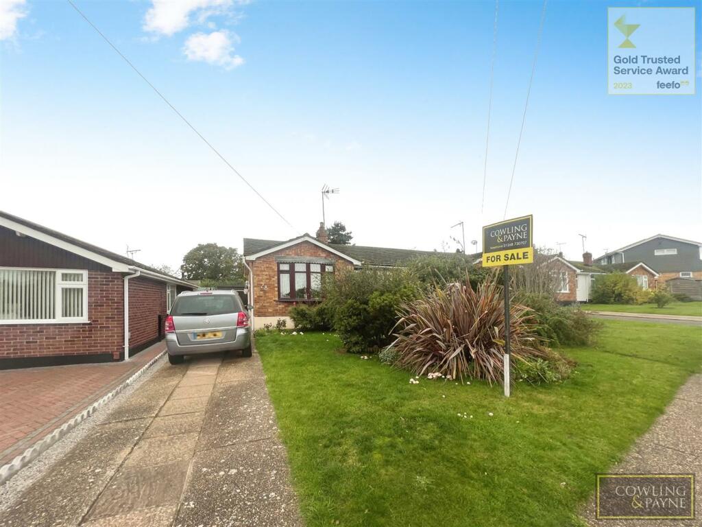 2 bedroom semidetached bungalow for sale in Belchamps Road, Wickford, SS11