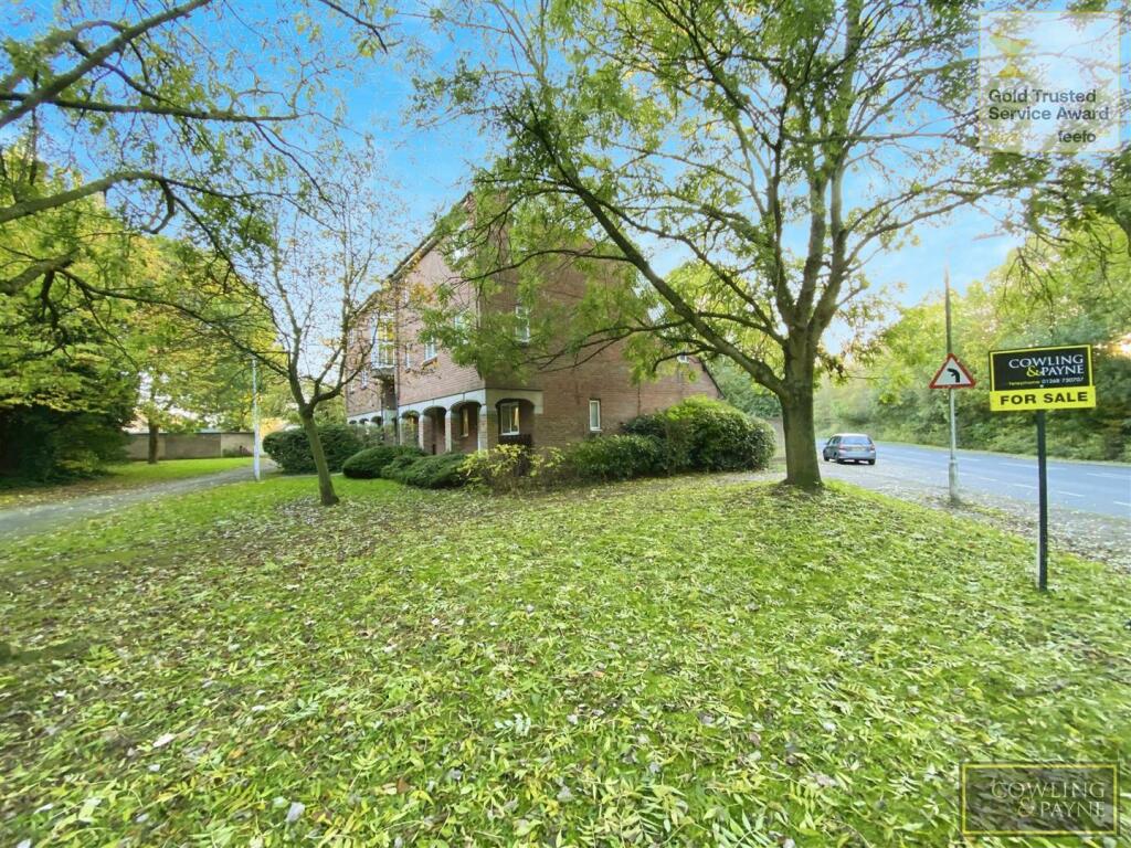 2 bedroom for sale in Brackley Crescent, Basildon, SS13