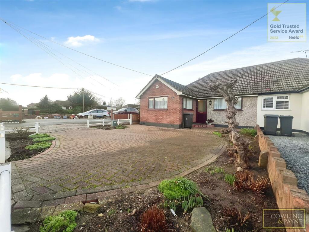 3 bedroom semidetached bungalow for sale in Church End Lane, Runwell