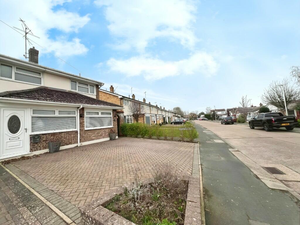 4 bedroom end of terrace house for sale in Ulting Way, Wickford, Essex, SS11