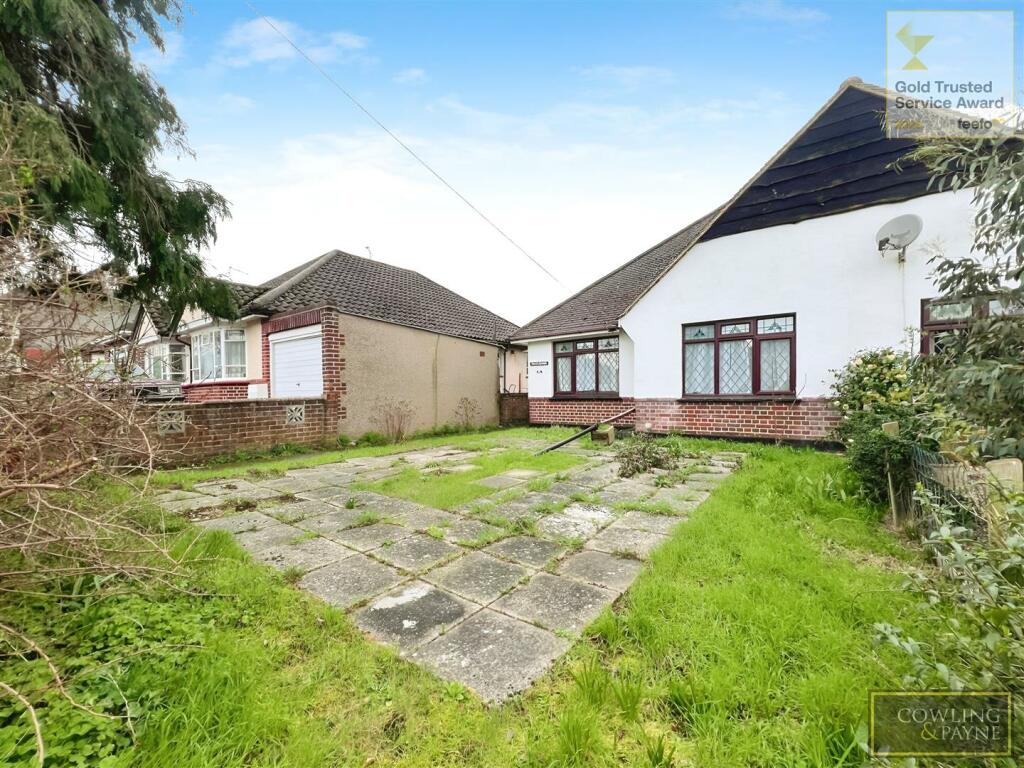 2 bedroom semidetached bungalow for sale in Rayleigh Road, Benfleet, SS7
