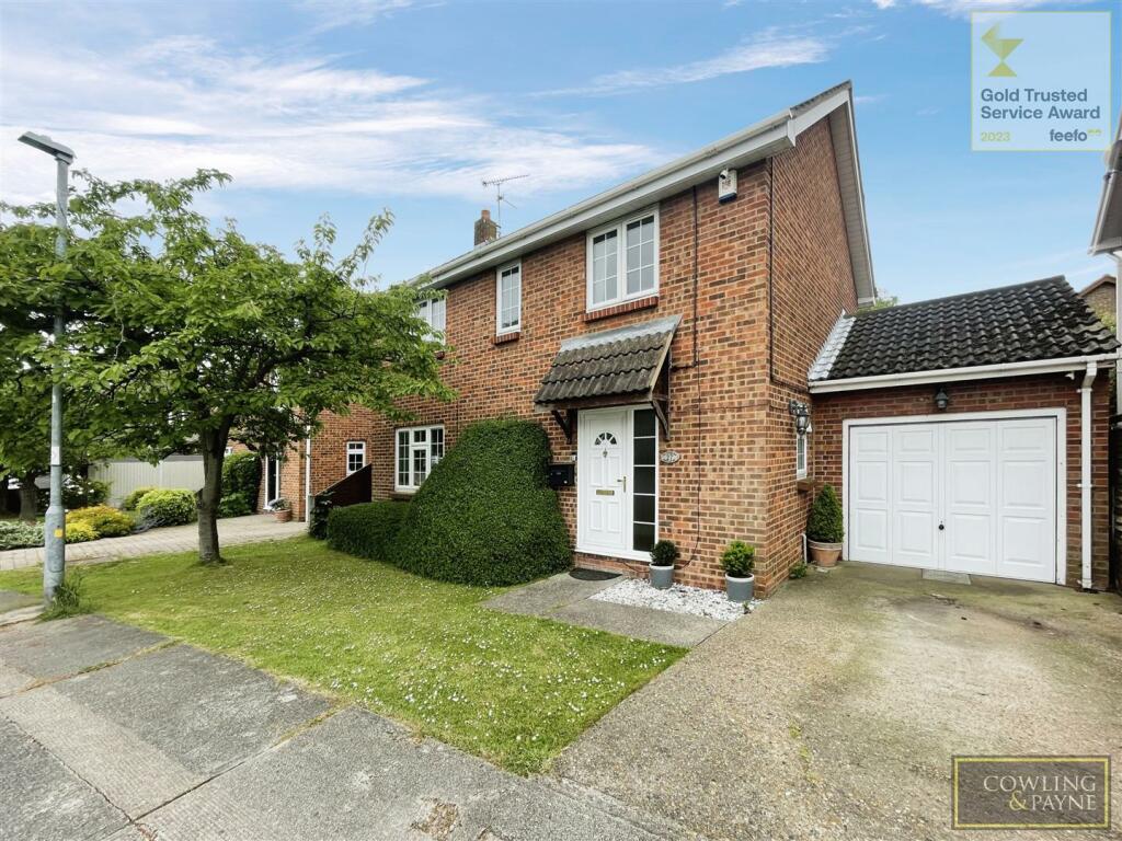 4 bedroom detached house for sale in Glebelands, Benfleet, SS7