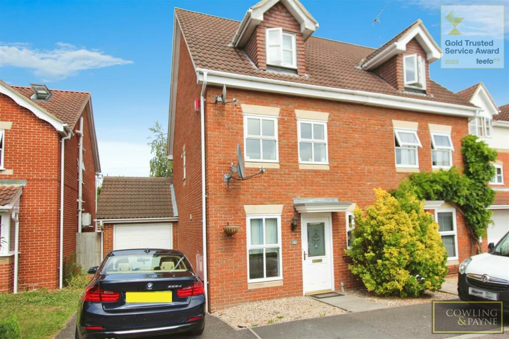 3 bedroom town house for rent in Close, Wickford, SS12