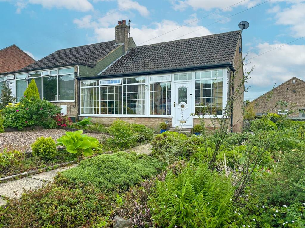2 bedroom semidetached bungalow for sale in Craven Drive, Silsden,, BD20