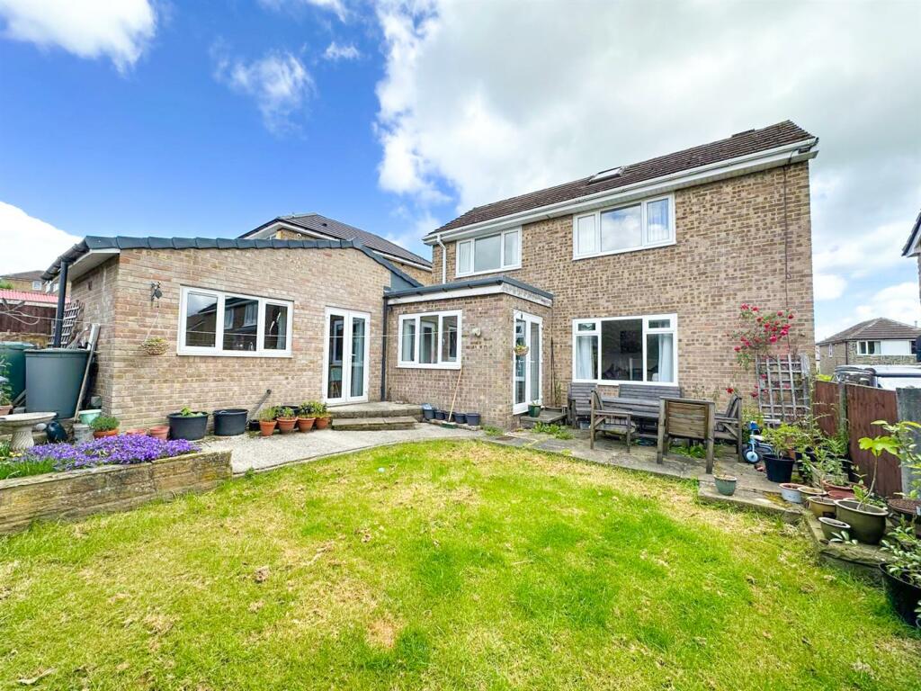 4 bedroom detached house for sale in Cornwall Avenue, Silsden,, BD20
