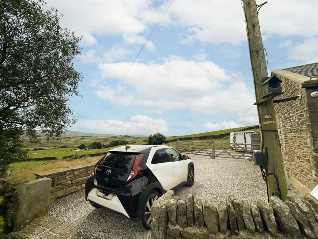 Additional property image - Cowling Hill, Cowling