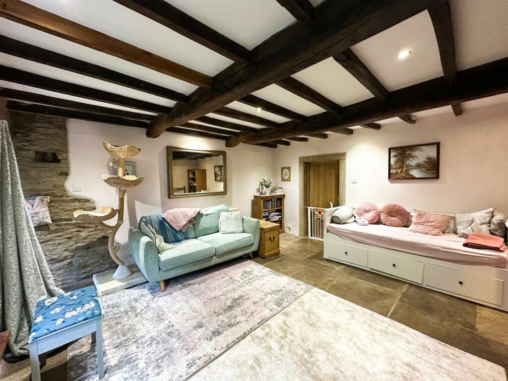 Additional property image - Glen Lee Lane, Keighley