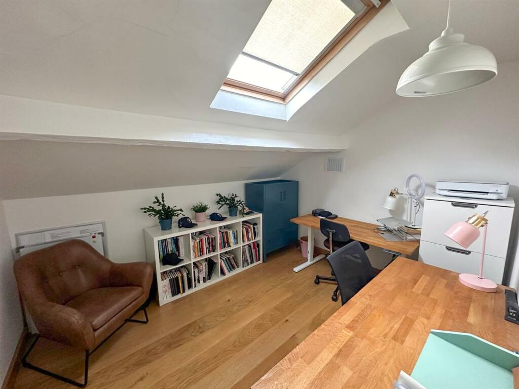 Additional property image - Acorn House, Pot Lane, Steeton,