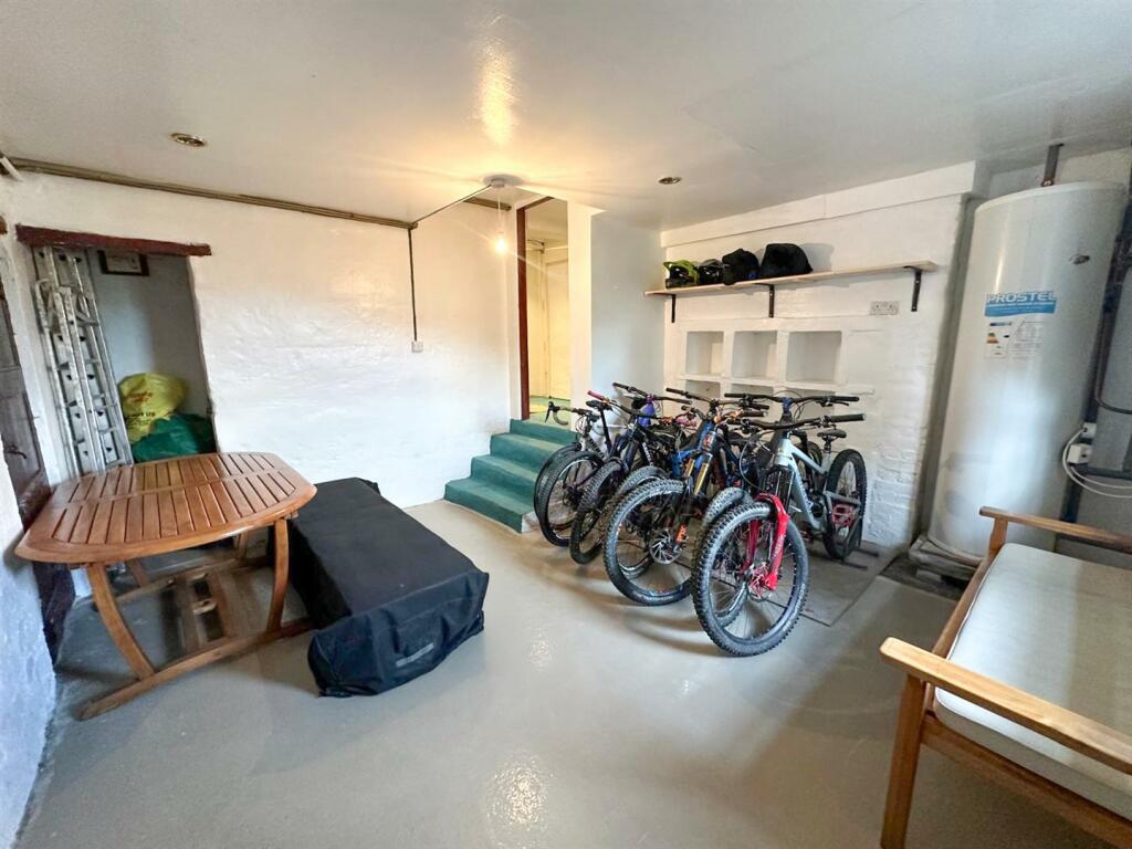 Additional property image - Acorn House, Pot Lane, Steeton,