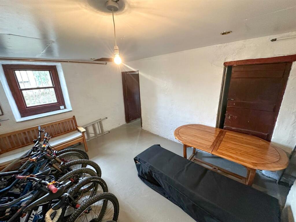 Additional property image - Acorn House, Pot Lane, Steeton,