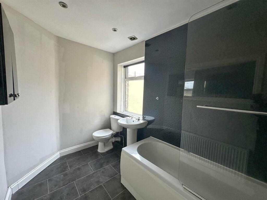 Additional property image - Main Street, Cross Hills