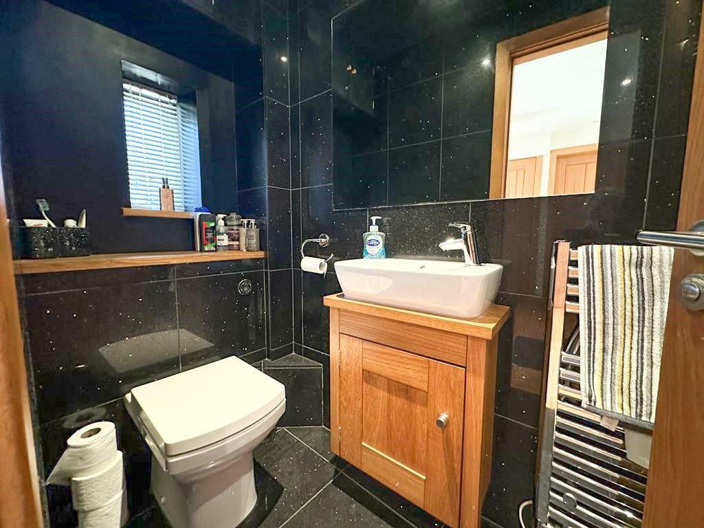 Additional property image - Kit Lane, Silsden
