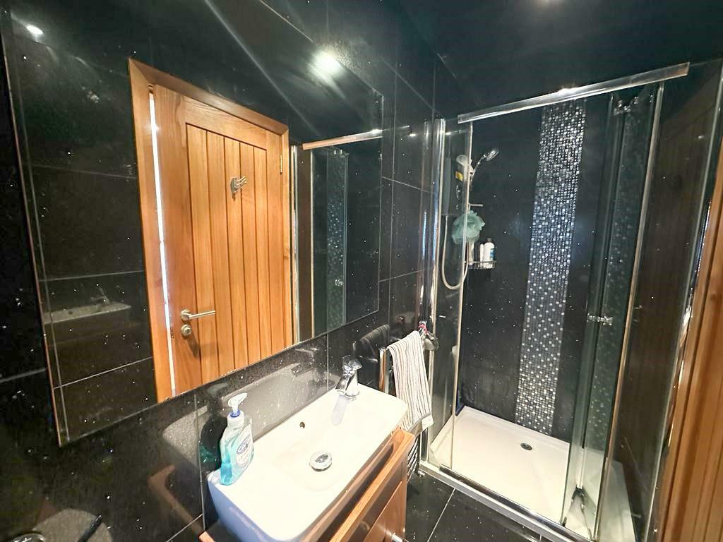 Additional property image - Kit Lane, Silsden