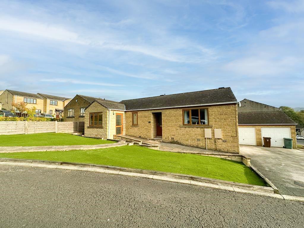 2 bedroom detached bungalow for sale in Throstle Nest Road, Silsden, BD20