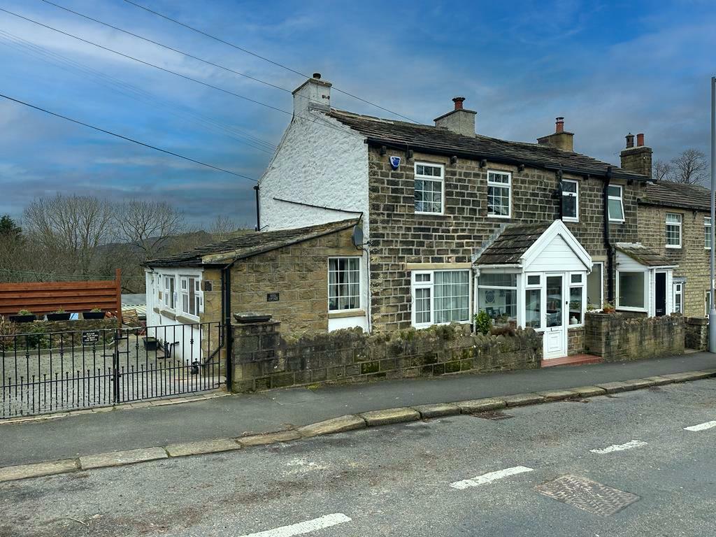 2 bedroom end of terrace house for sale in Green Head Road, Keighley, BD20